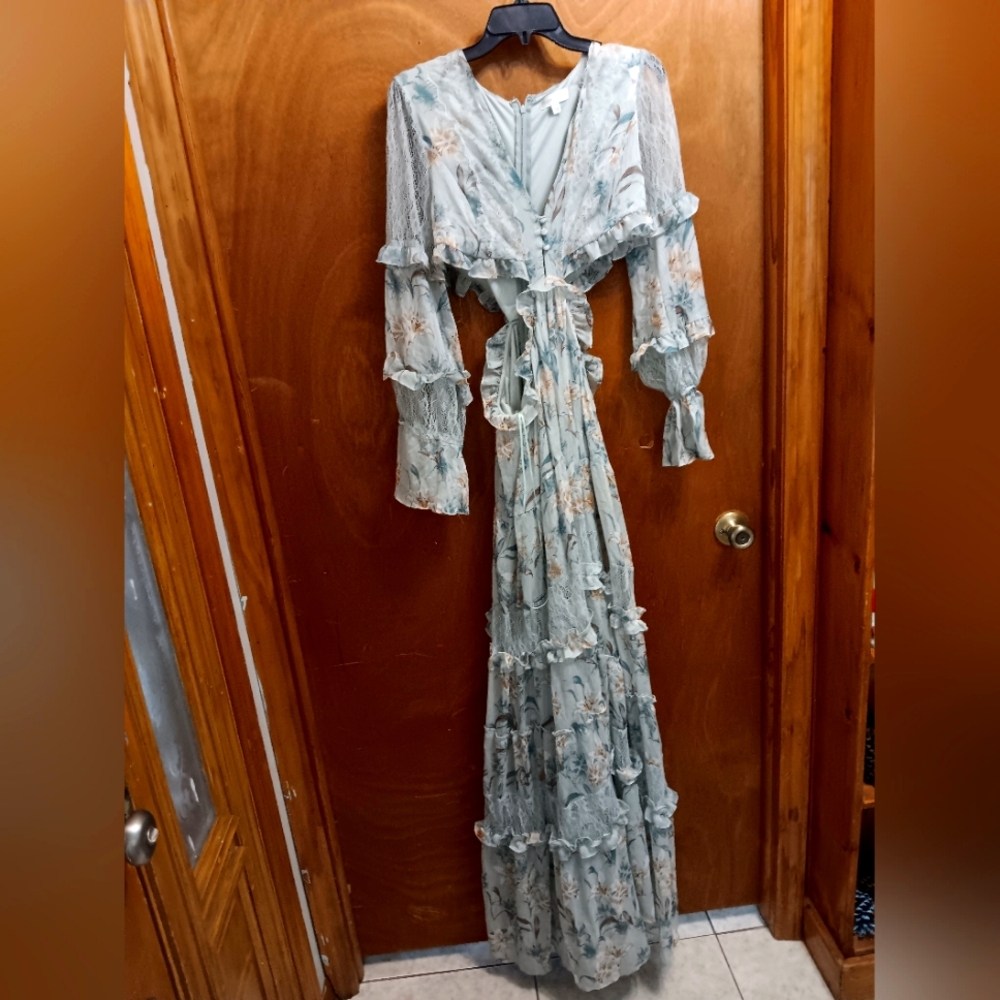 Roosevelt Green and White Tiered Bishop Sleeve Gown